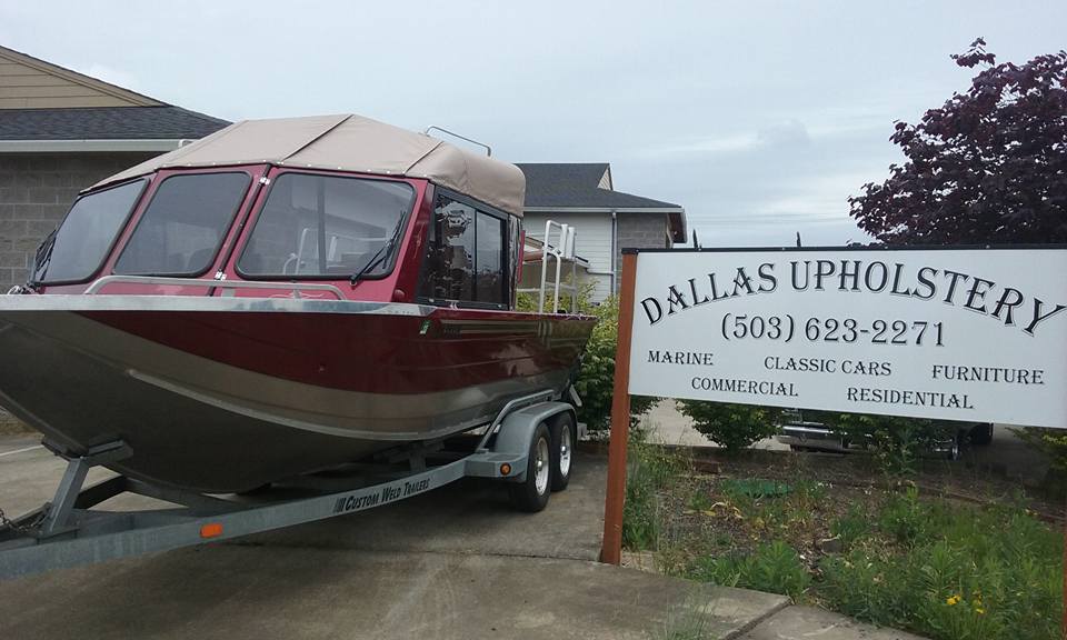 Custom cover on a boat Dallas Upholstery Sign